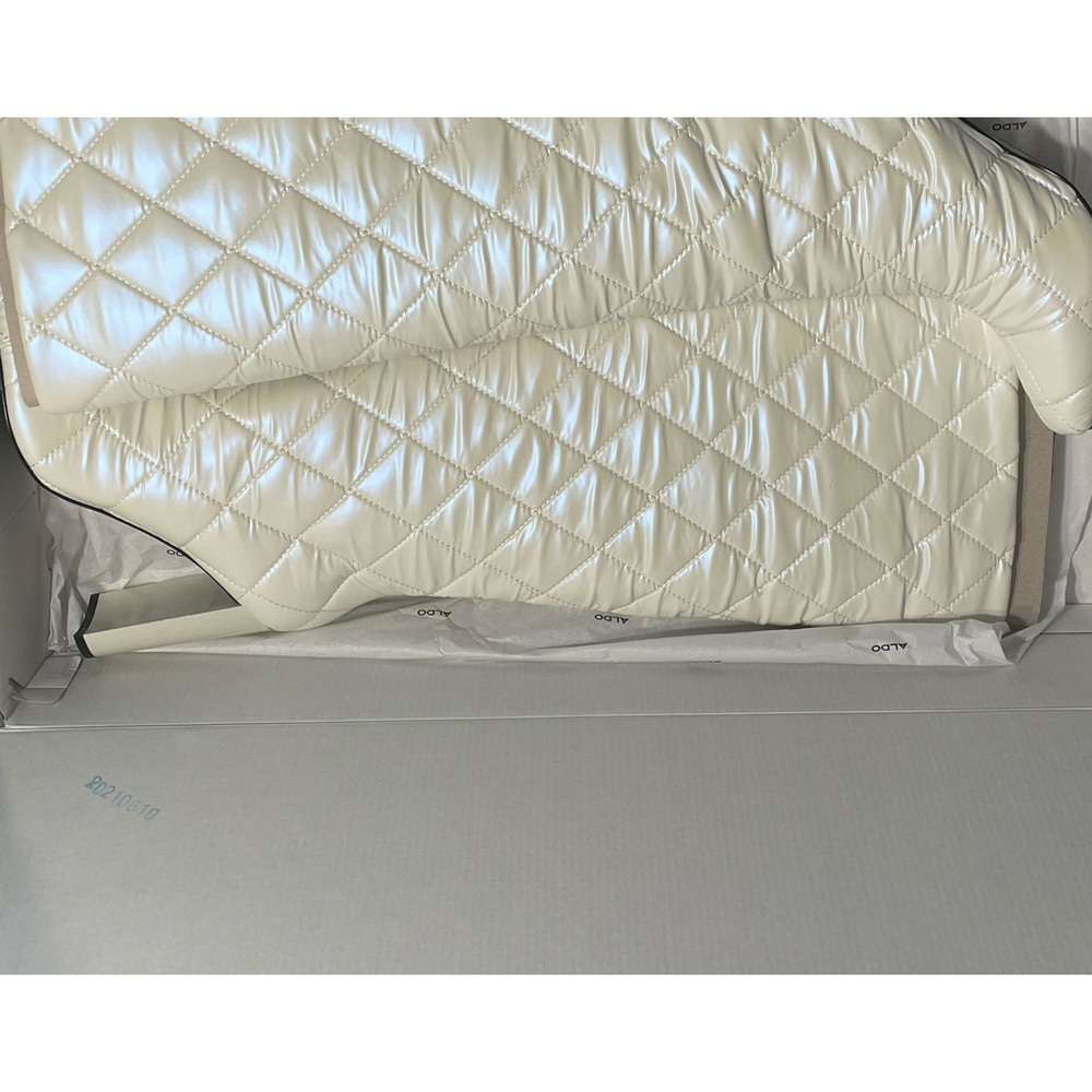 Aldo women’s size 8.5 “snowpuff” quilted style boots